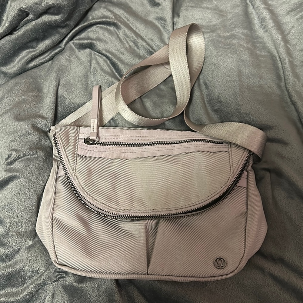 EUC Lululemon crossbody bag